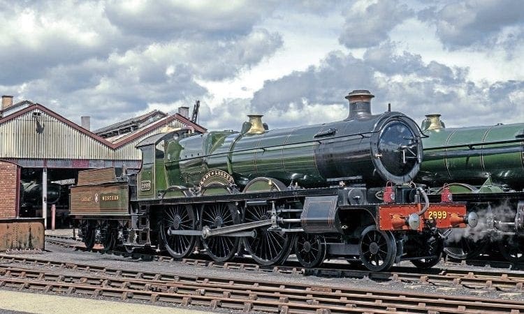 Didcot’s ‘Saint’ unveiled  in full Georgian finery