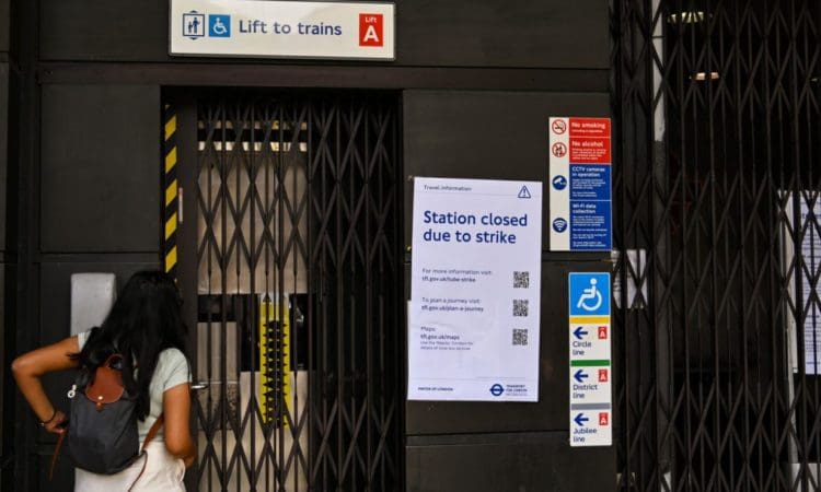 Ministers press on with move to bring in minimum service levels during strikes