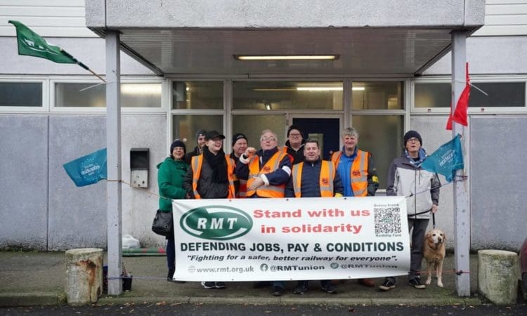 Union leaders to meet rail minister in bid to secure deal to end strikes