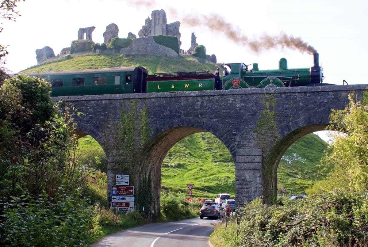 T3 class No. 563 engine hauls carriages for the first time in 78 years