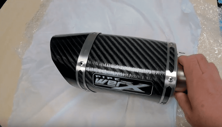 Watch – 2017 Yamaha R6 Pipewerx ‘Carbon Edge’ – Unboxing Video!