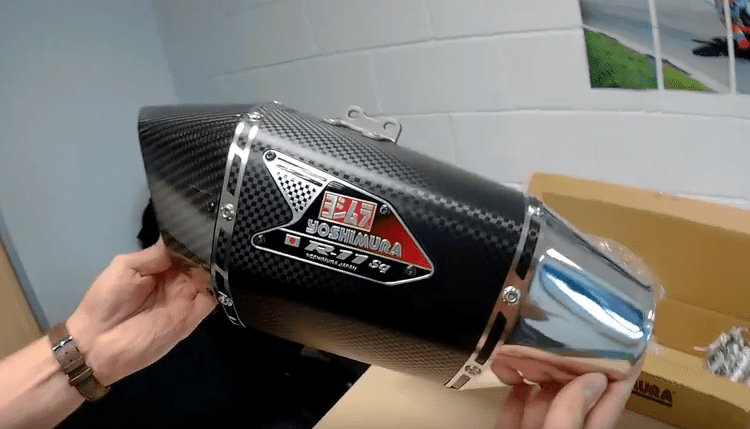 Watch – Yoshimura R-11 Exhaust Can / 2017 Suzuki GSX-R1000R – Unboxing Video!