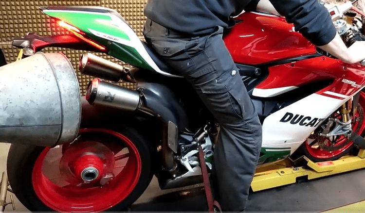 Watch – 2017 Ducati Panigale 1299 R Final Edition – Dyno Run!