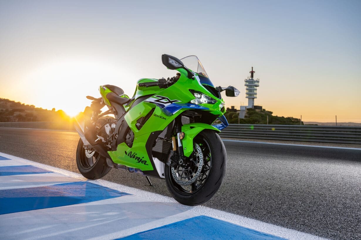 KAWASAKI: 2026 Ninja ZX-10R takes flight with radical aero… | Fast