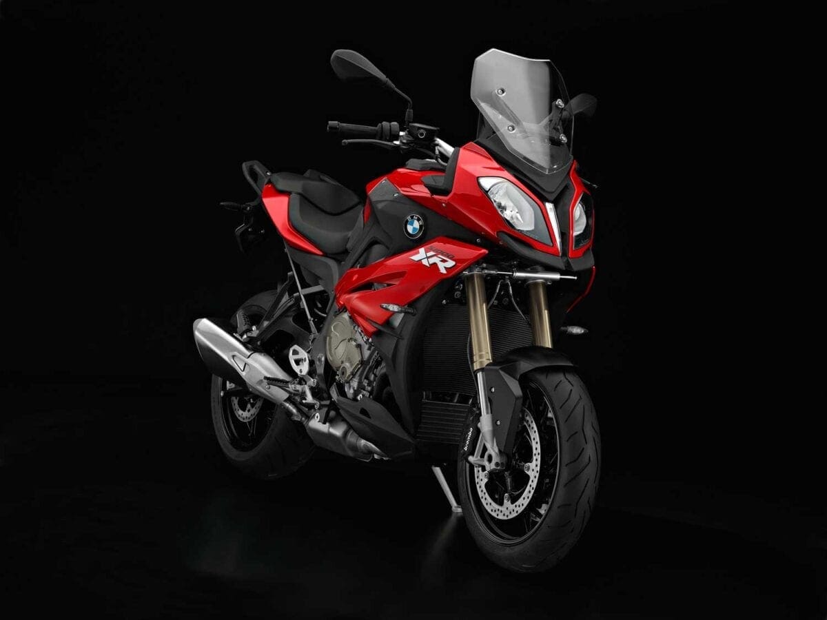 2015-BMW-S1000XR-024