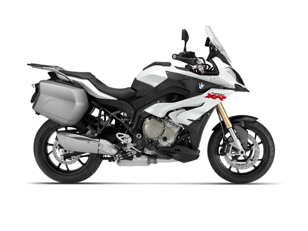 2015-BMW-S1000XR-026
