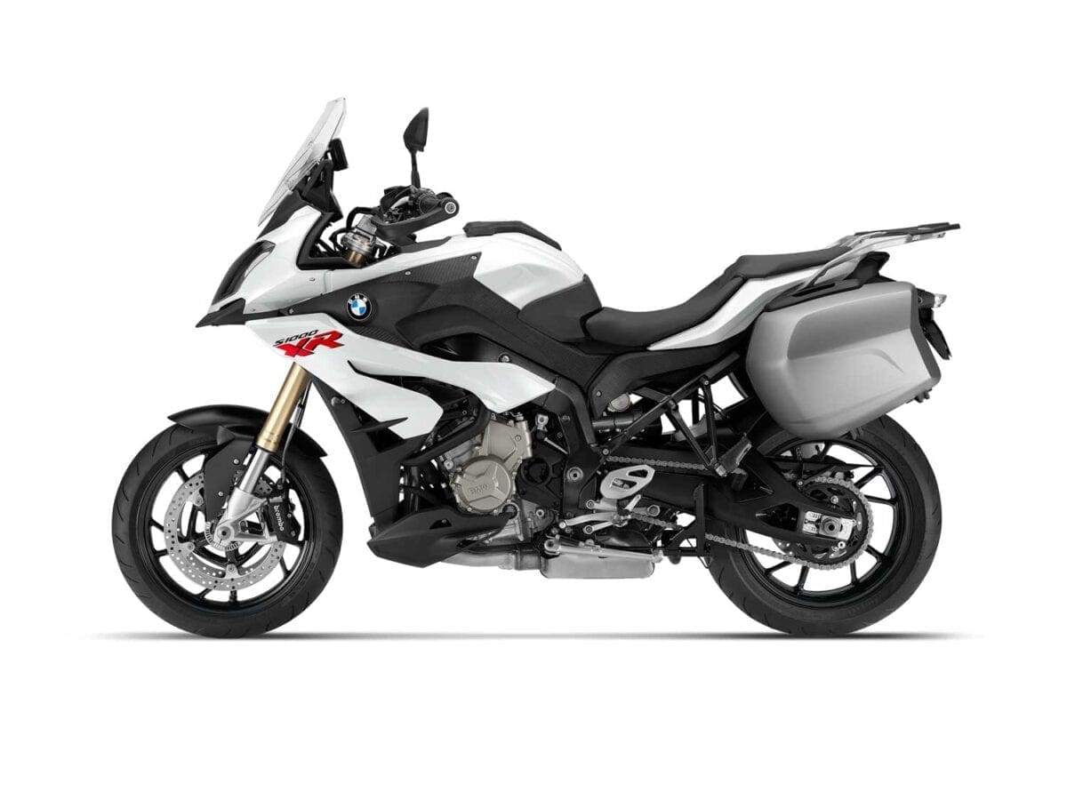 2015-BMW-S1000XR-028
