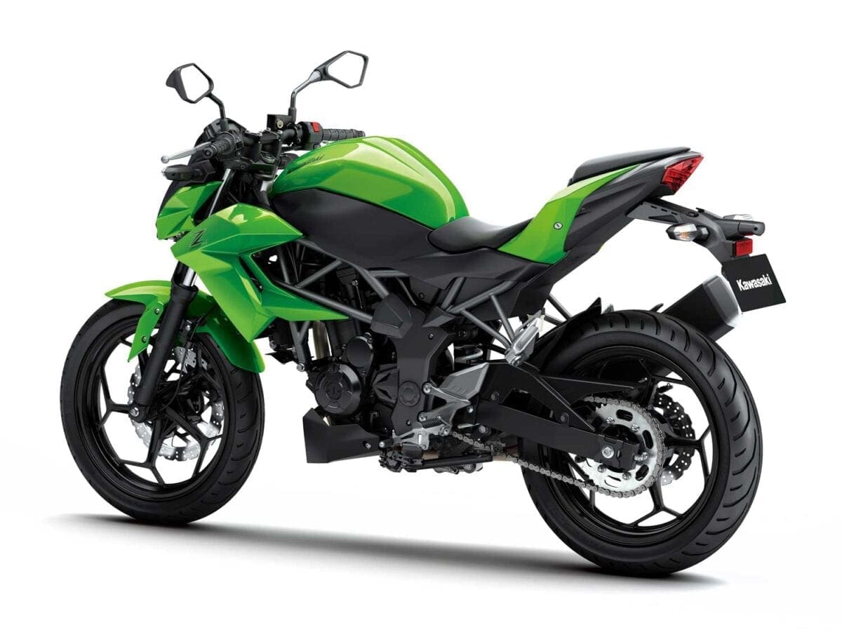 2015-Kawasaki-Z250SL-006