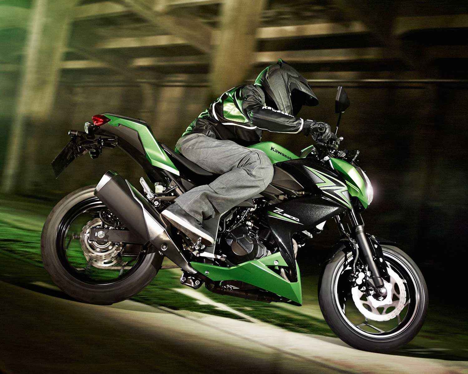 2015-Kawasaki-Z300-016