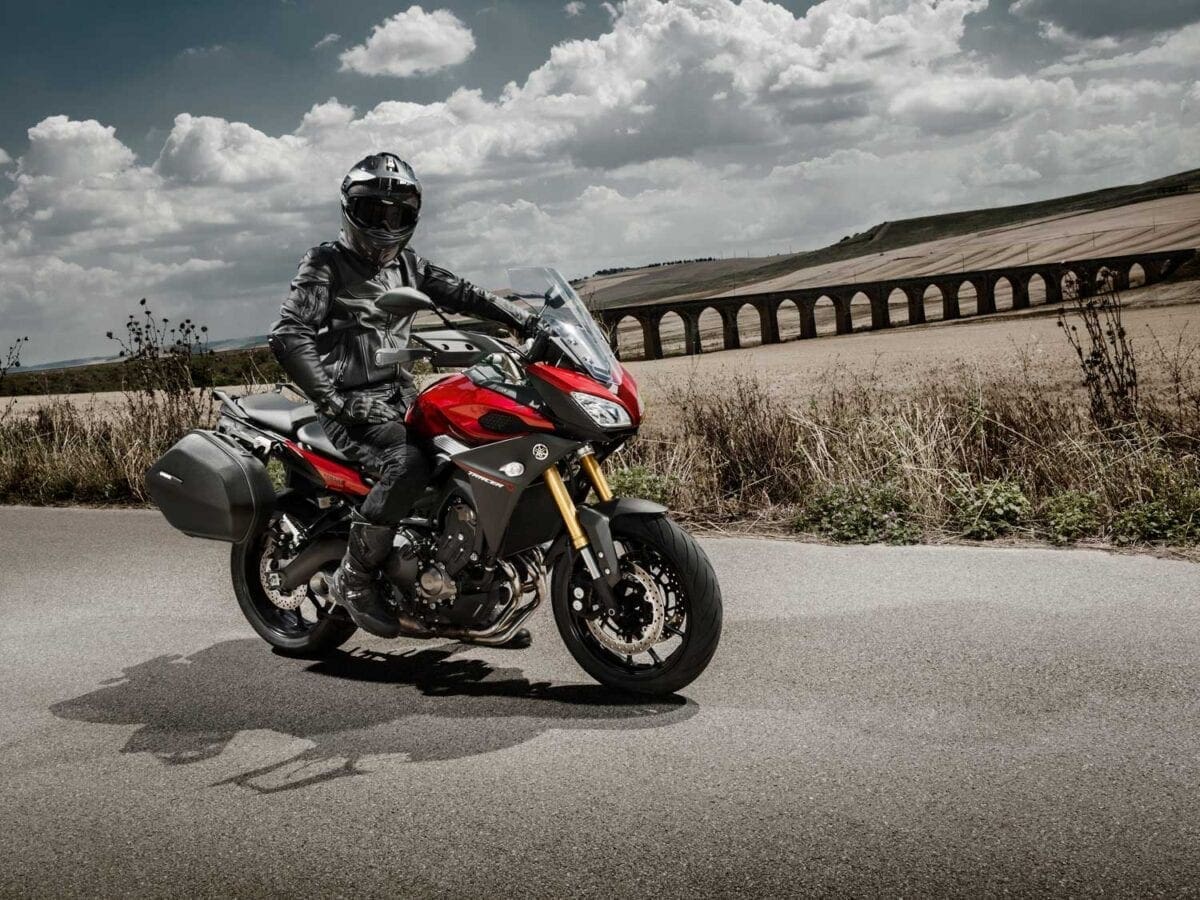 2015-Yamaha-MT-09-Tracer-003