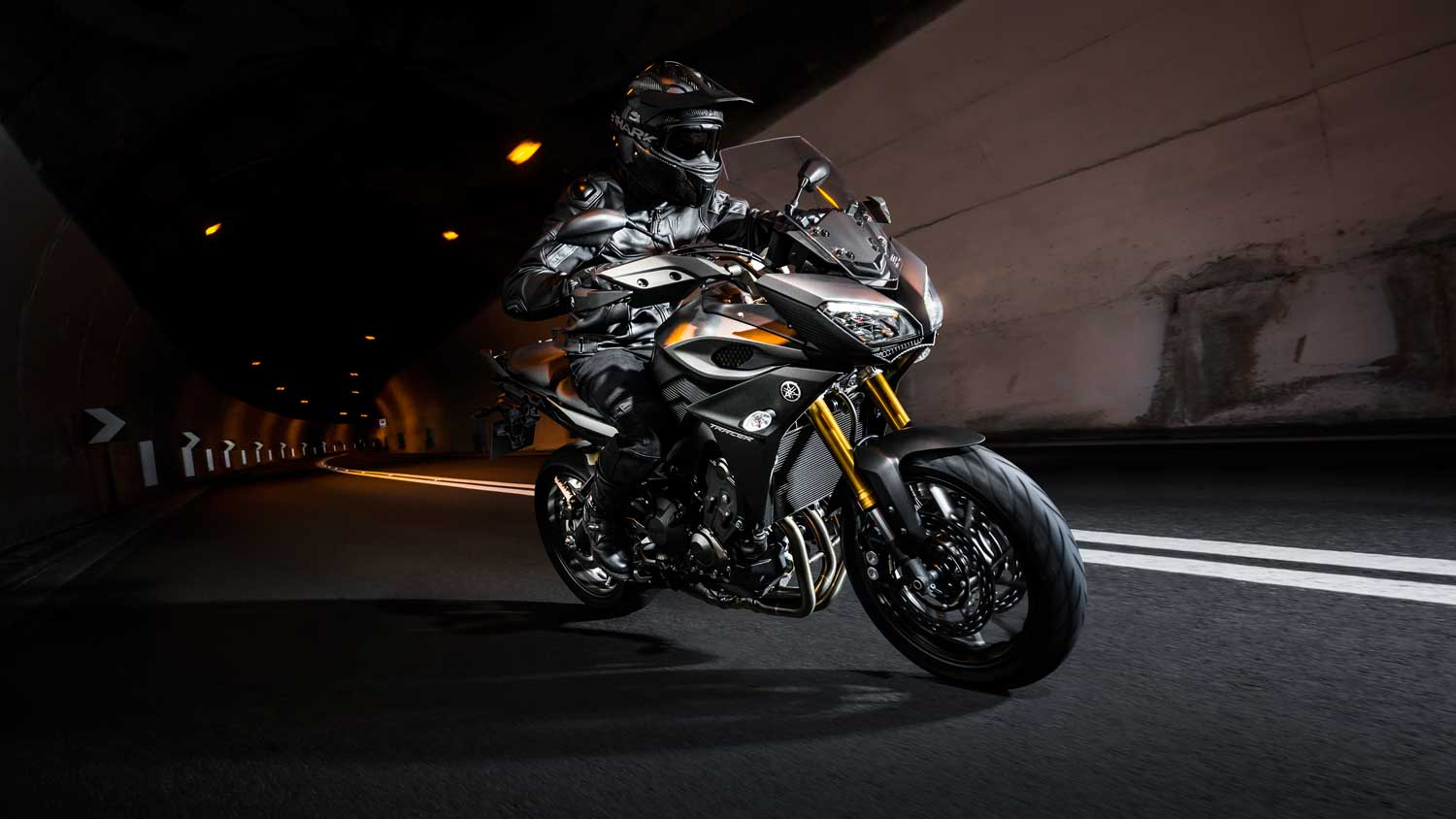 2015-Yamaha-MT-09-Tracer-006