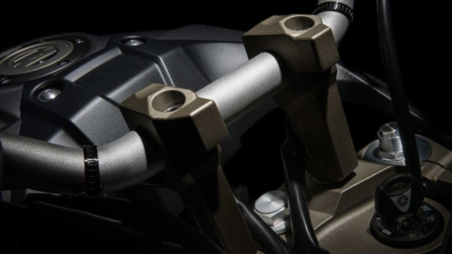 2015-Yamaha-MT-09-Tracer-013