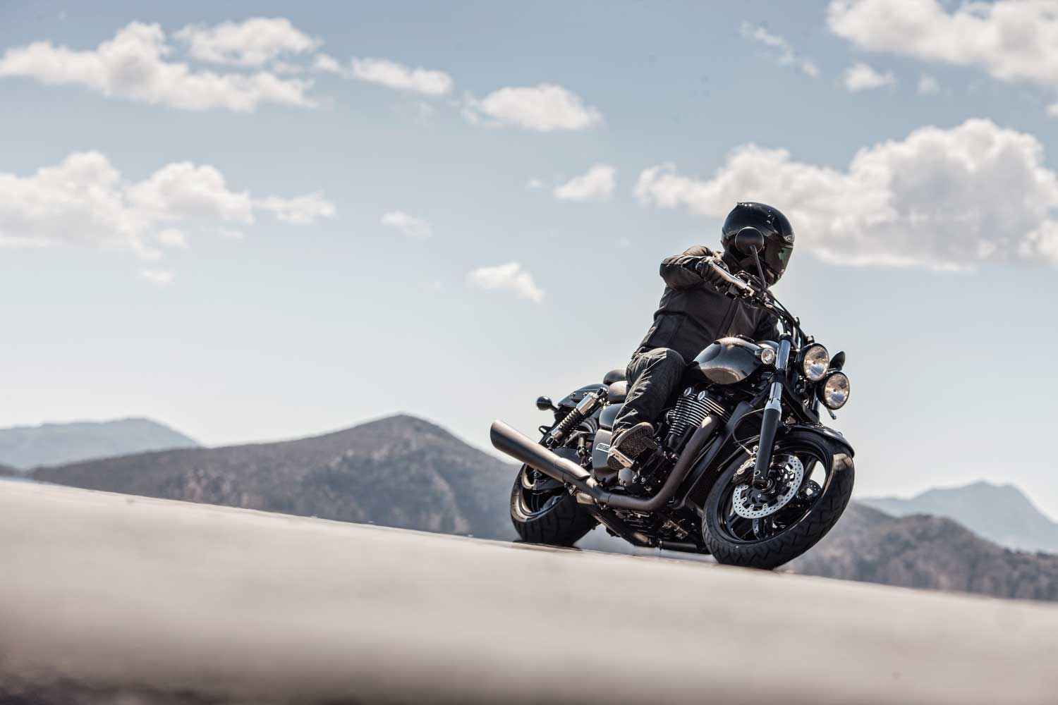 Triumph-Thunderbird-Nightstorm-1