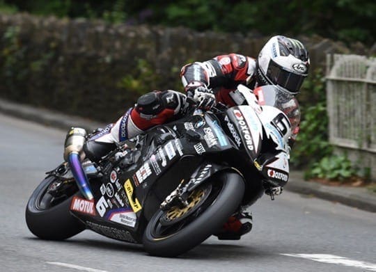 TT 2016: Dunlop wins Senior TT race with a record-breaking 133.962mph lap