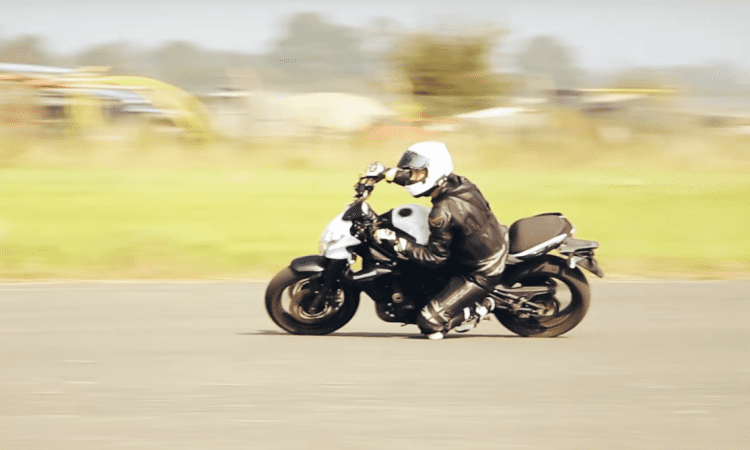 Video: How to get your knee down with i2i Motorcycle Academy