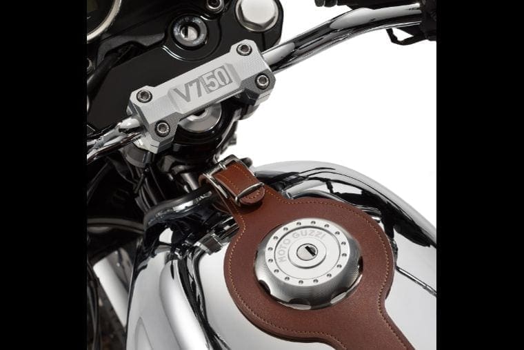 Limited edition (chrome) Moto Guzzi V7 III revealed!