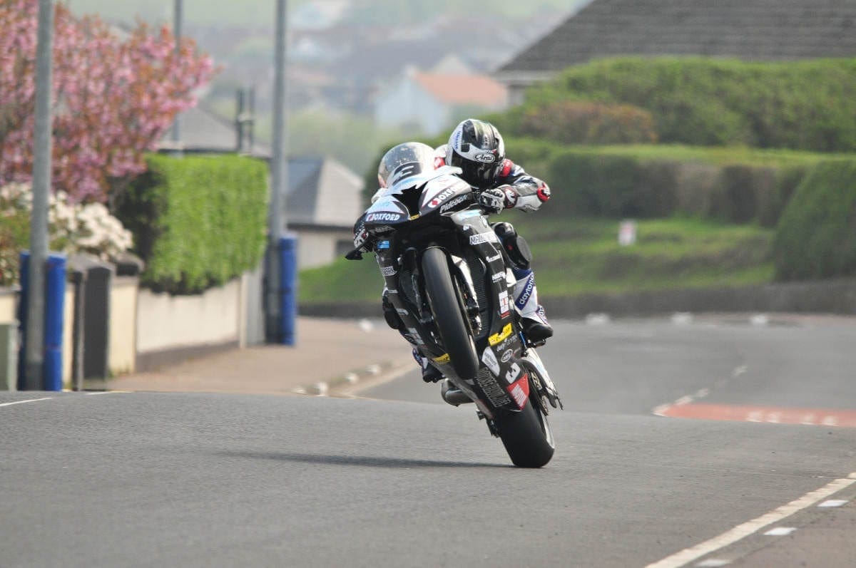TT 2017: Michael Dunlop trounces competition in the Supersport TT