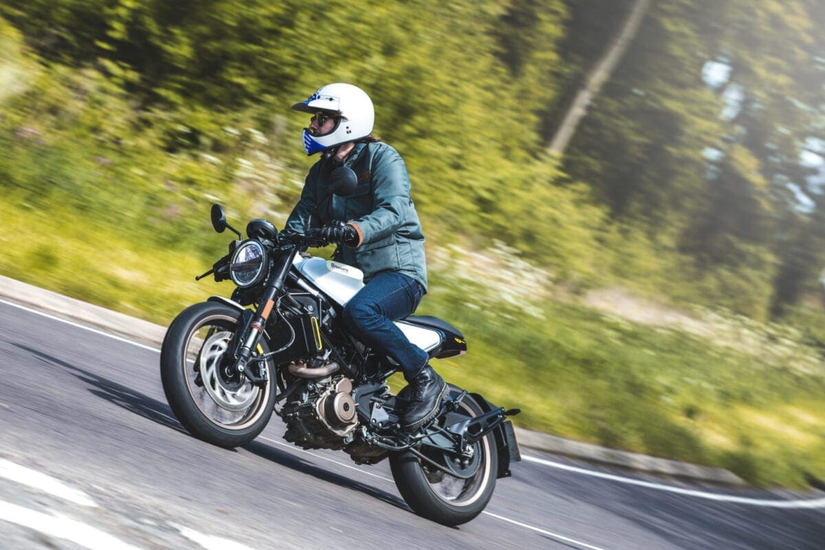 PRODUCT REVIEWS: Bell Moto-3 Ace Cafe GP 66 Helmet