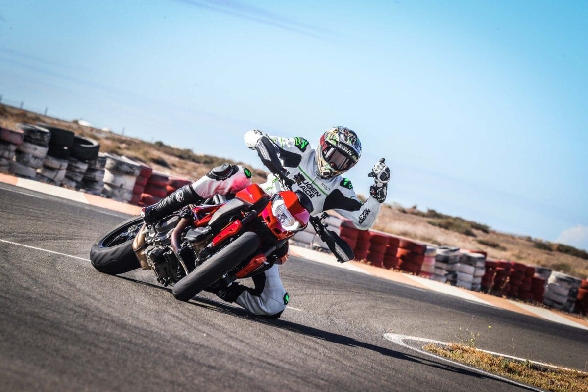 Rubén Xaus has STILL got it. Backing it in on Ducati’s Hypermotard 950 – ONE HANDED.