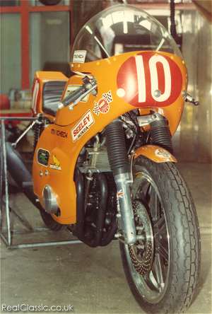mocheck13081902 Gaiters on a racer...
