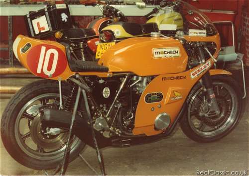 mocheck13081903 Check out the CB200 in the workshop at the same time...