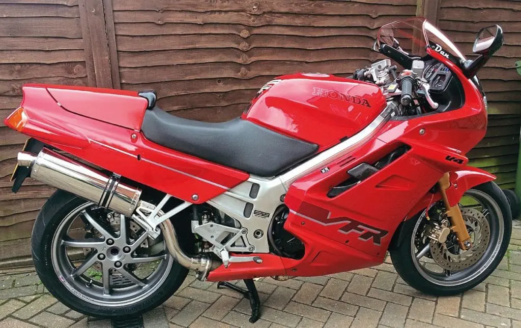 SHOW US YOURS | HONDA VFR750s
