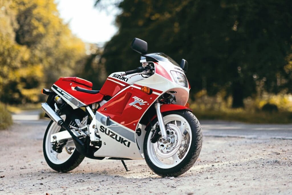 SUZUKI RGV250Γ Bike Icon: Suzuki RGV250 | Visordown