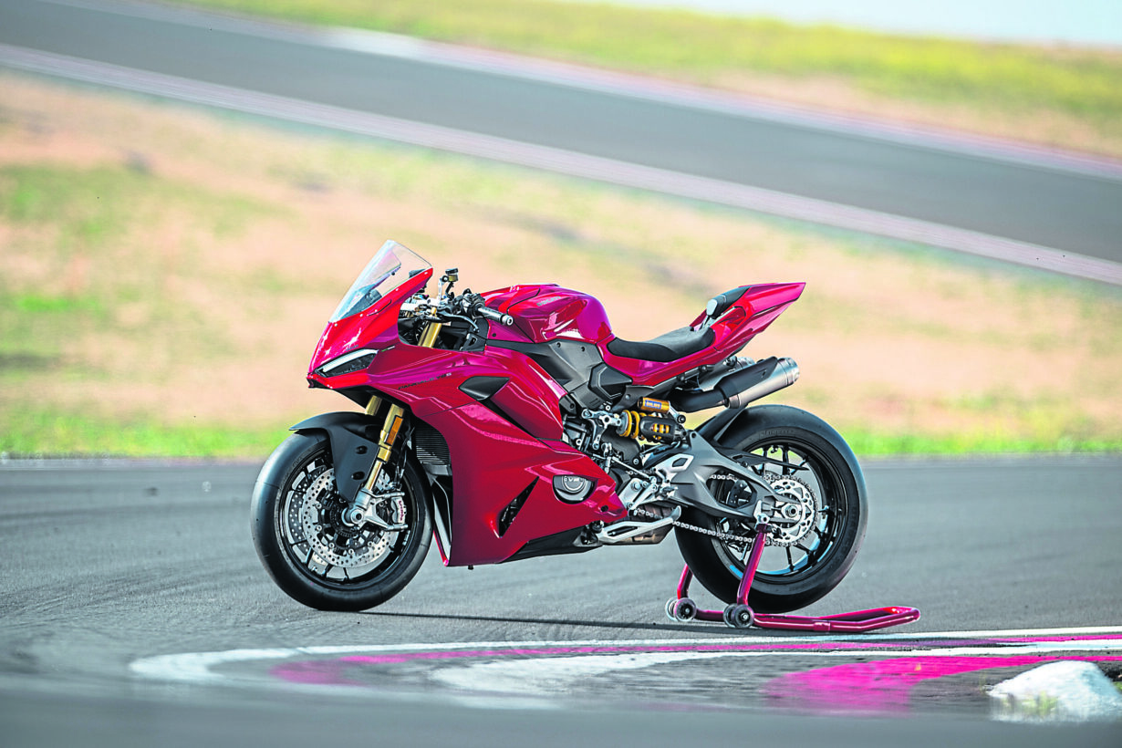 TESTED: Panigale V2 | Fast Bikes Magazine