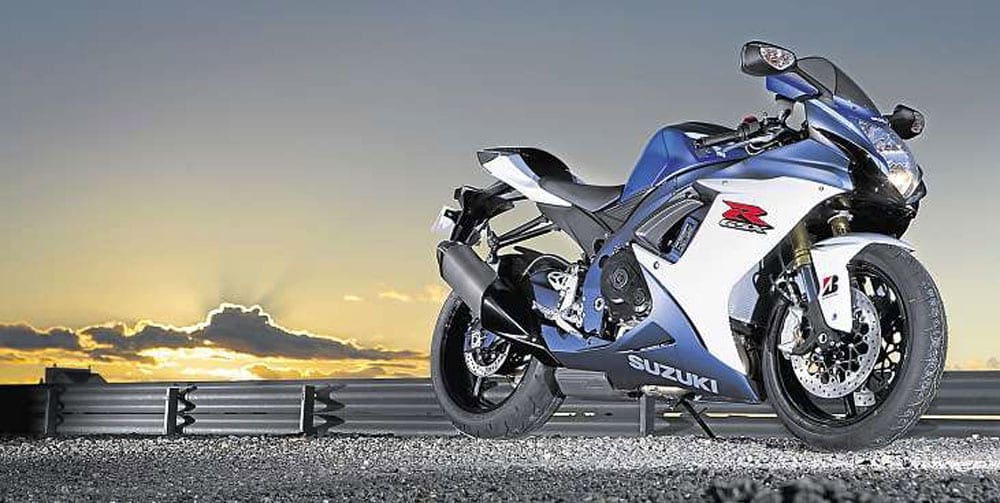 スズキ　GSXR750 L1〜 Silver Series 2011 Suzuki GSX-R750 L1 review | MoreBikes