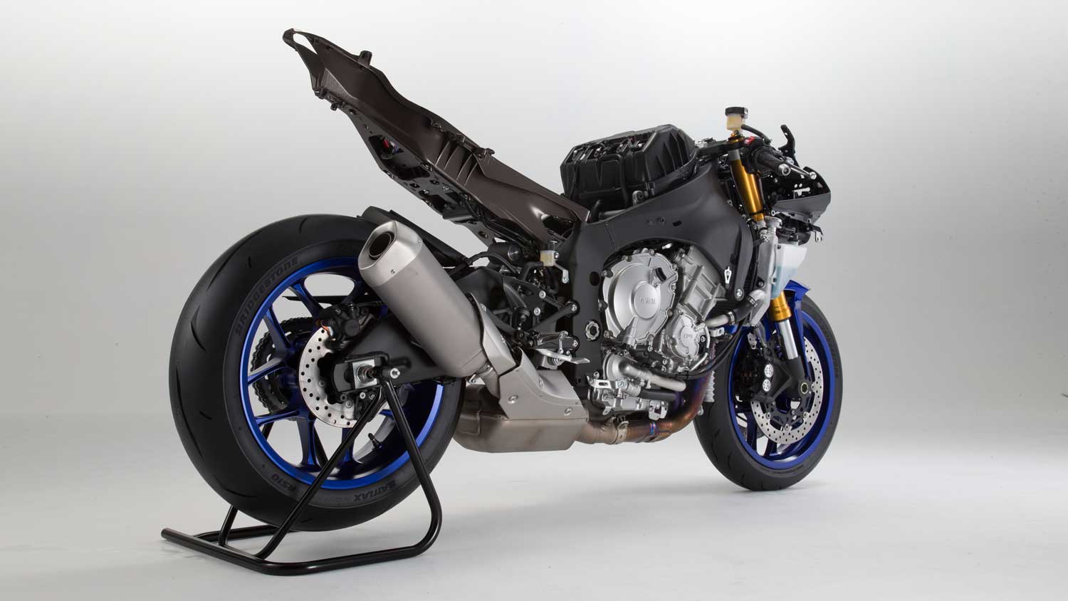 2015-Yamaha-R1-010
