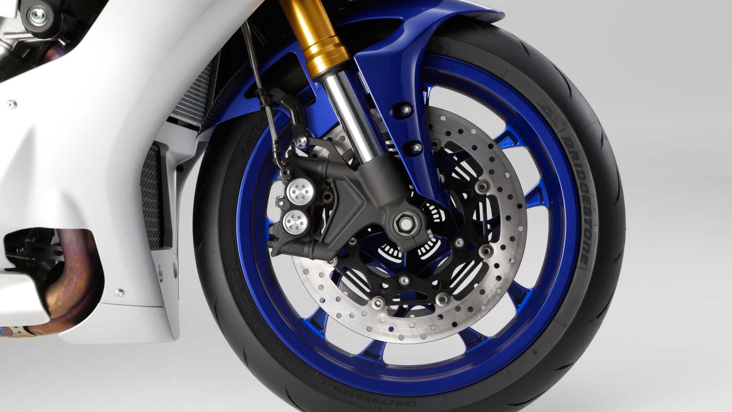 2015-Yamaha-R1-012