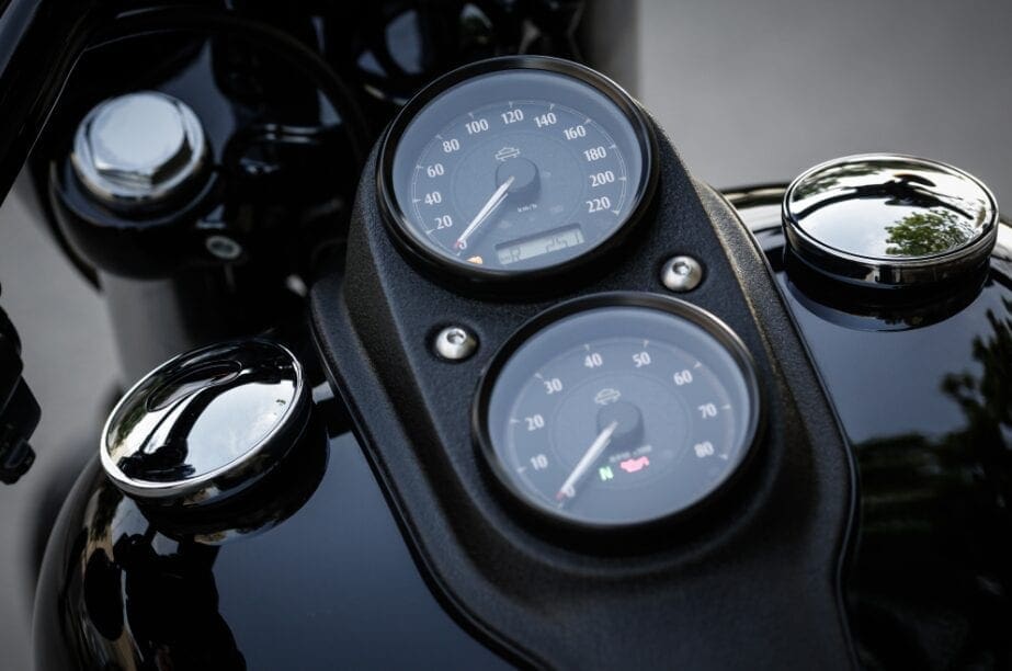 Harley-Davidson Low Rider S - dash