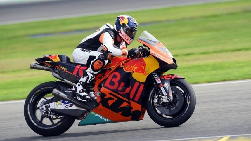 Tony Cairoli blasts around Valencia on a KTM RC16